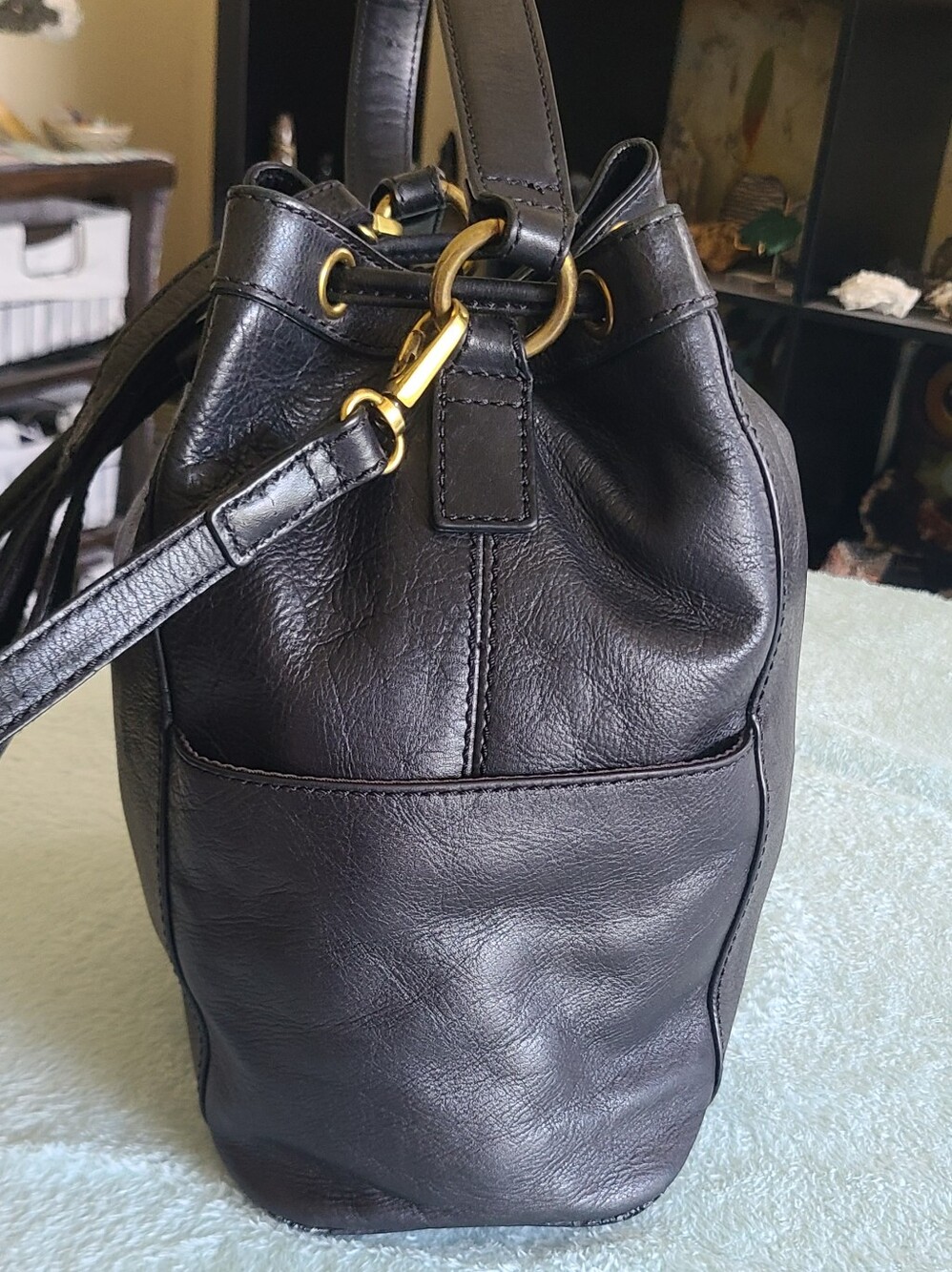 Vintage Fossil Black Leather Drawstring Shoulder Bag with Gold Hardware - Picture 3 of 13